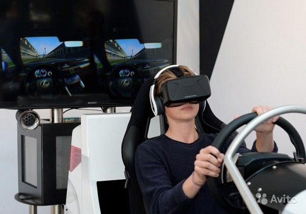 Шлем виртуальной реальности Oculus Rift Development Kit 2 в основном применяется для гейминга и виртуальных аттракционов Шлем виртуальной реальности Oculus Rift Development Kit 2 в основном применяется для гейминга и виртуальных аттракционов