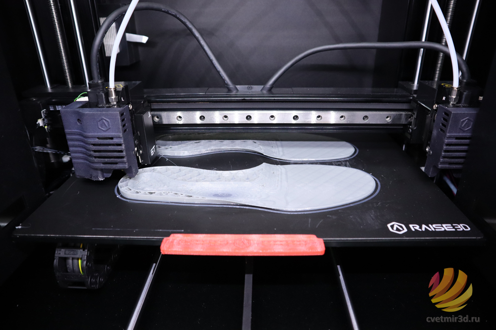 Процесс печати стелек на 3D принтере Raise3D E2